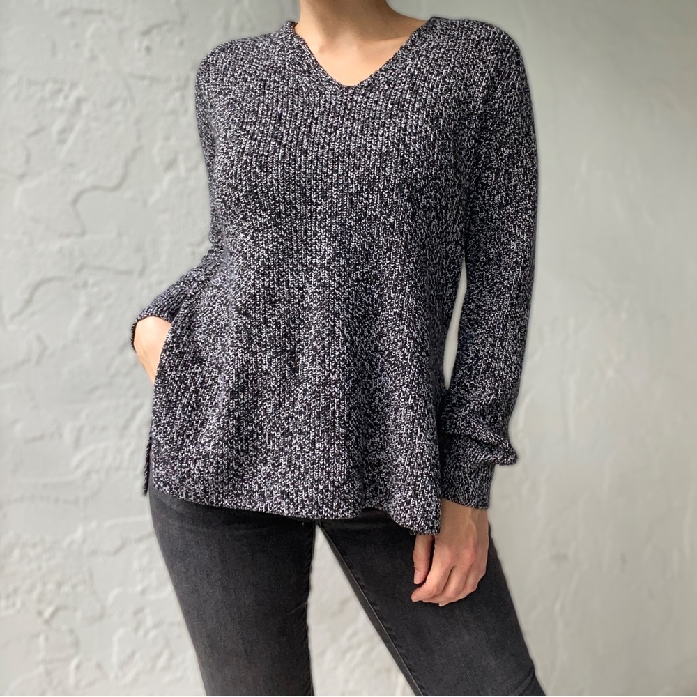 Athleta V Neck Shasta Pull Over Sweater with Side Split Hem - Size XXS